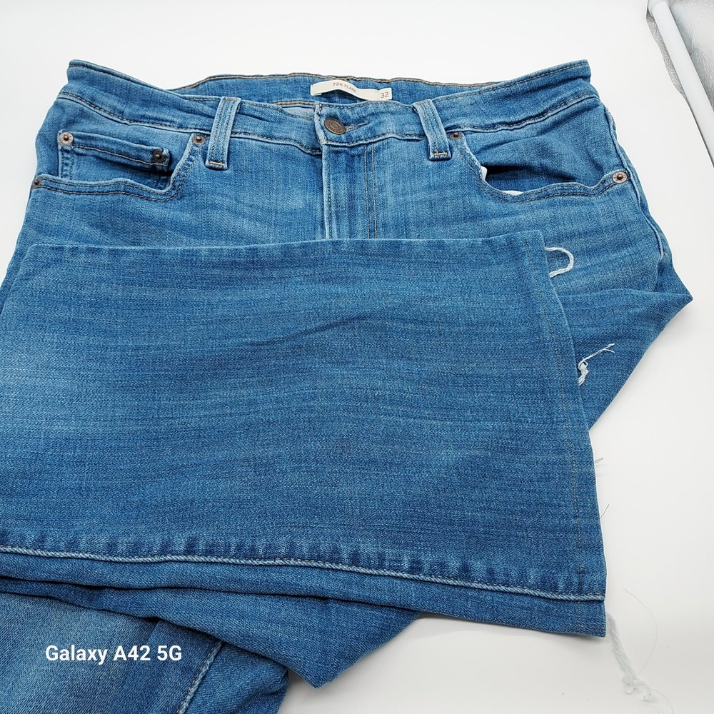 Levis 726 High Rise Flare Jeans Womens 32X29 Blue Denim Medium Wash Raw Hem 1876